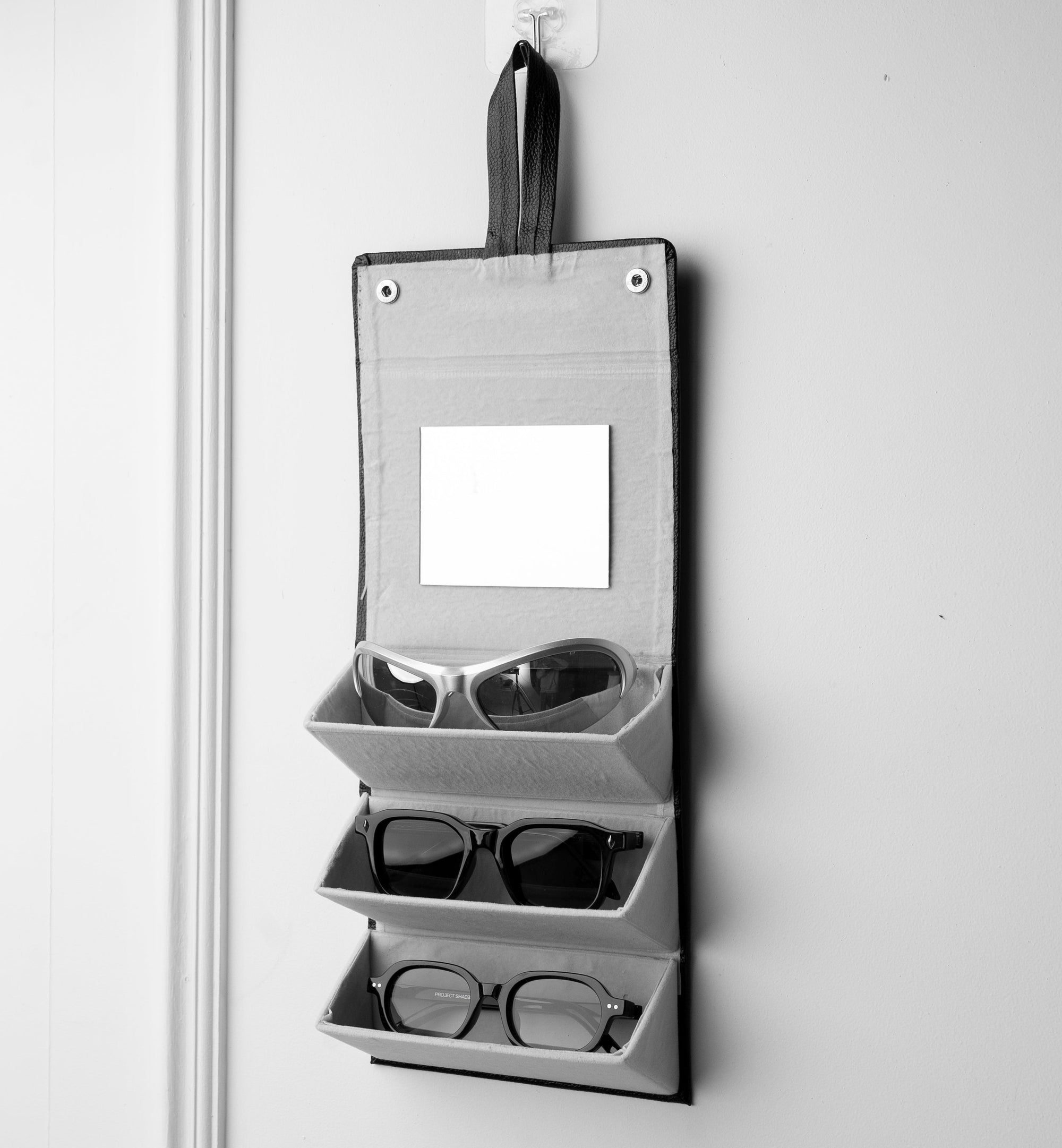 [ Vault ] Multi-Slot Travel Case