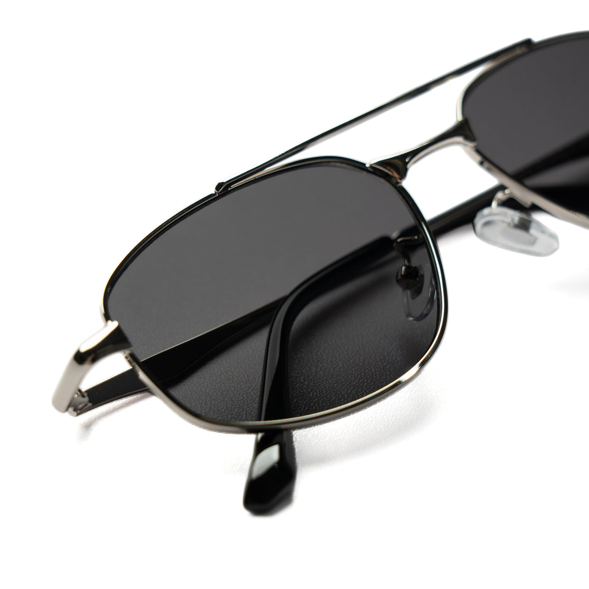 [ Orpheus ] Slim Metal Navigator Sunglasses : Black/Silver