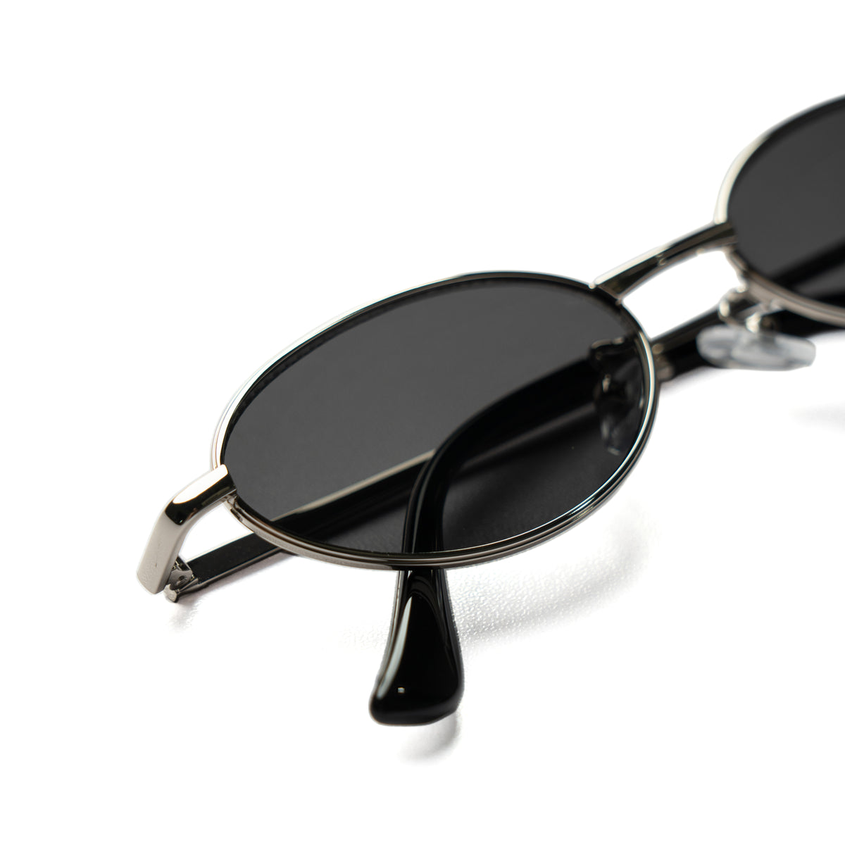 [ Echo ] Slim Oval Sunglasses : Black/Silver