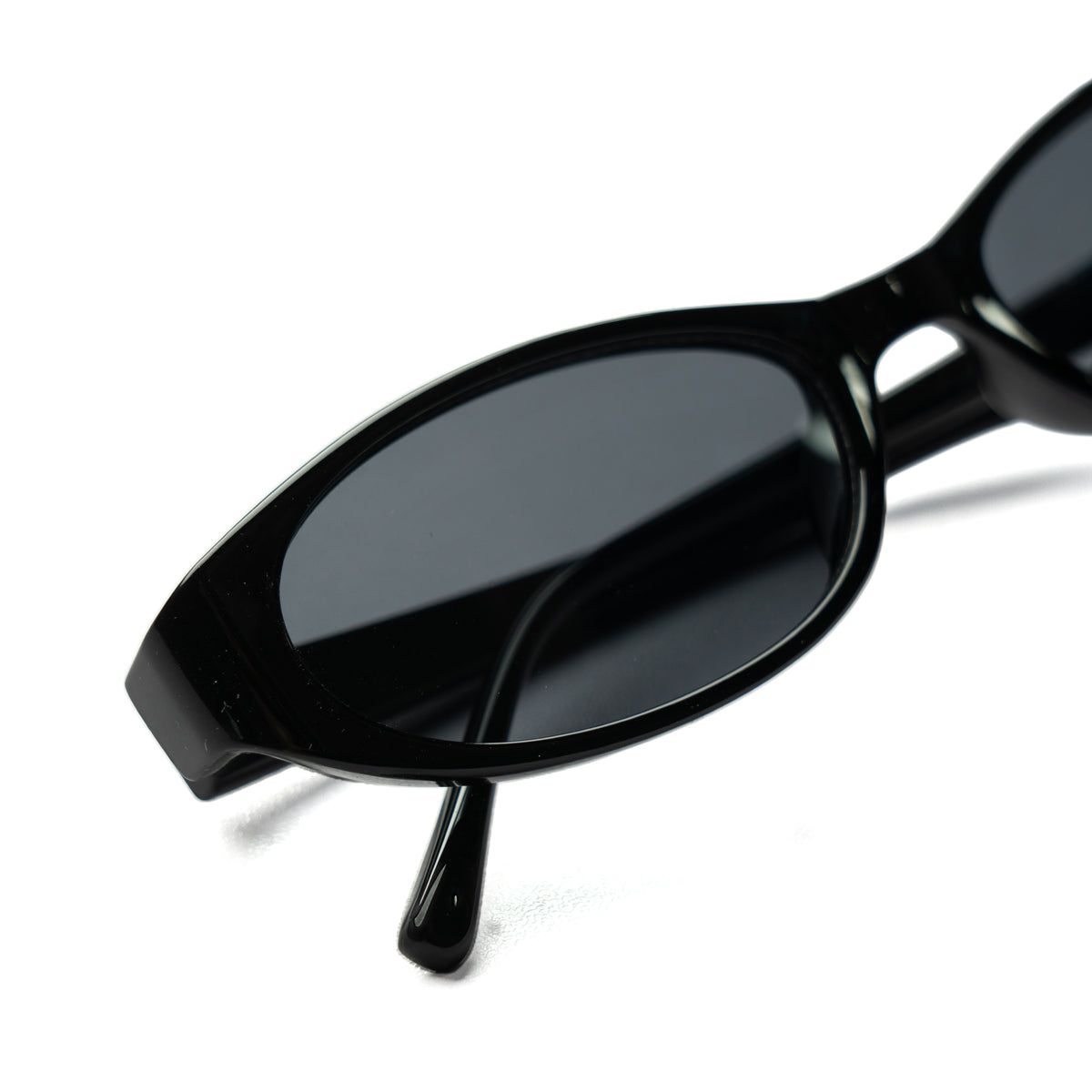 [ Nyx ] Slim 90s Oval Sunglasses : Black