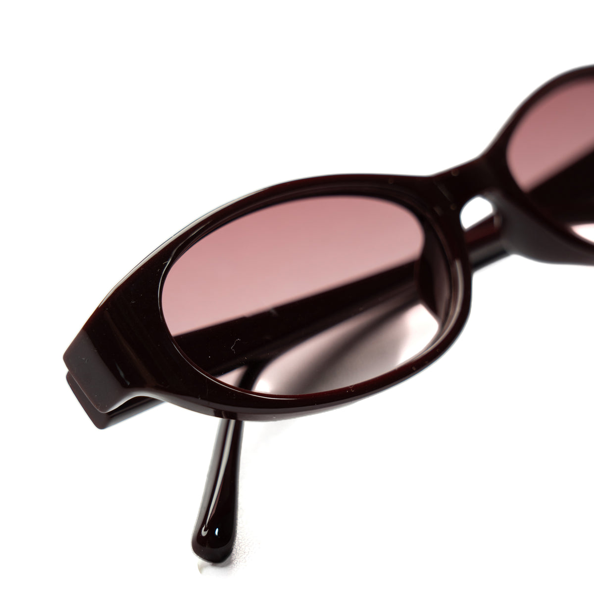 [ Nyx ] Slim 90s Oval Sunglasses : Cherry