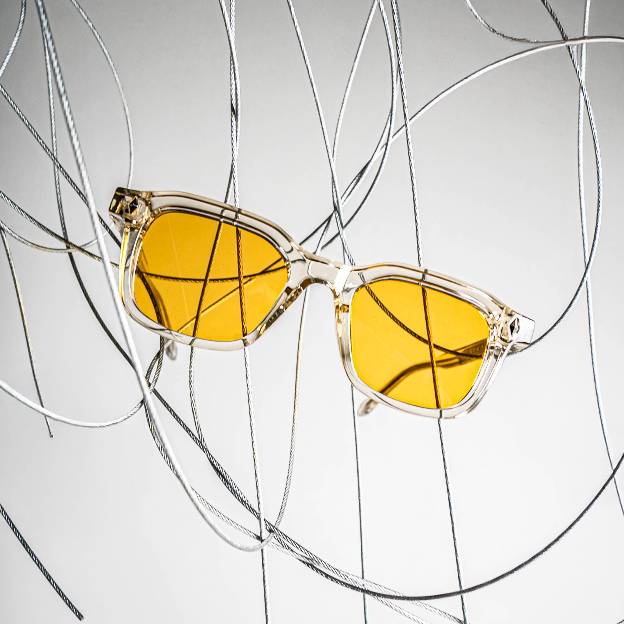 [ Vanta ] Luxe Unisex Sunglasses - Clear/Yellow