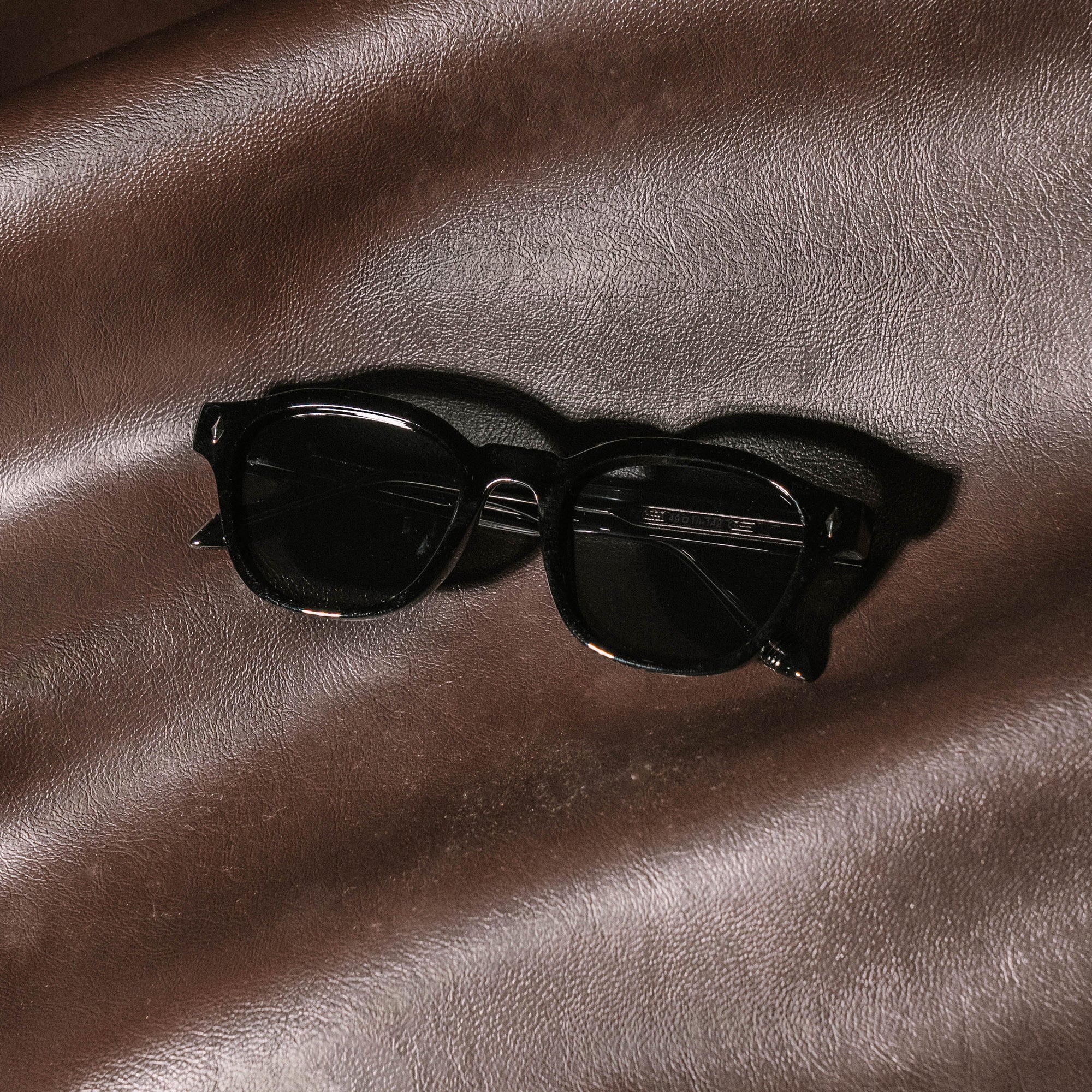 [ Sterling ] Luxe Round Sunglasses - Black